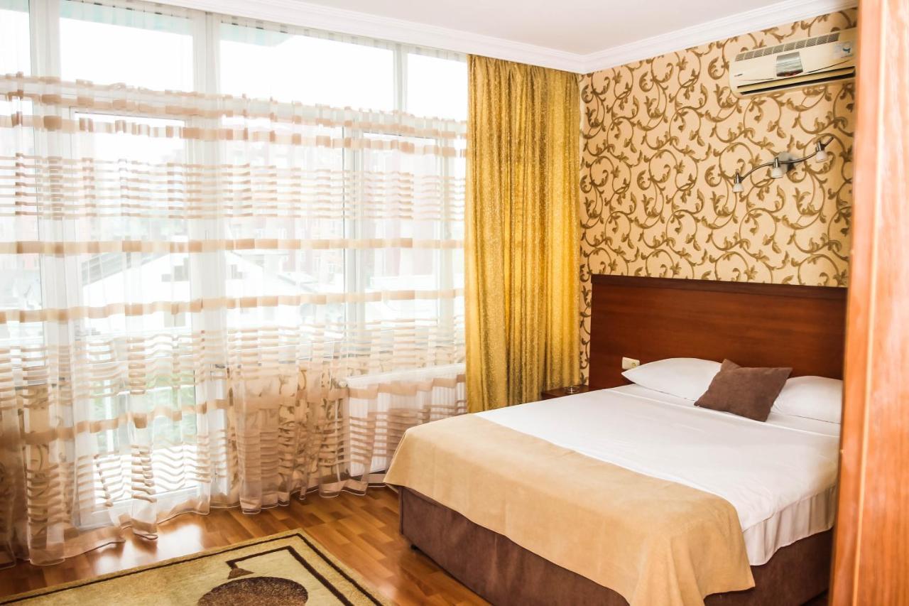 Hotel Istanbul Batumi Ngoại thất bức ảnh