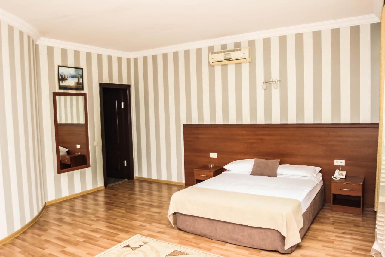 Hotel Istanbul Batumi Ngoại thất bức ảnh
