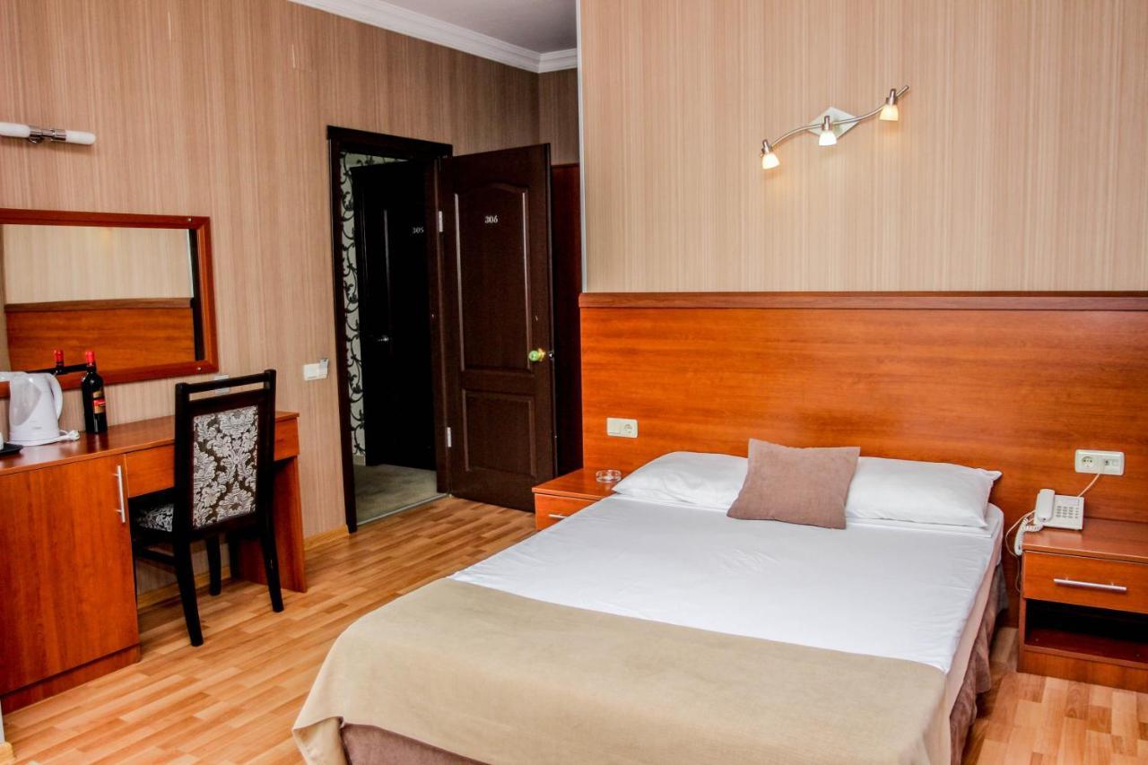 Hotel Istanbul Batumi Ngoại thất bức ảnh