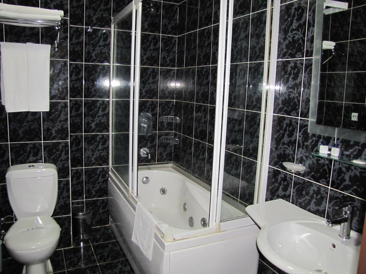 Hotel Istanbul Batumi Ngoại thất bức ảnh