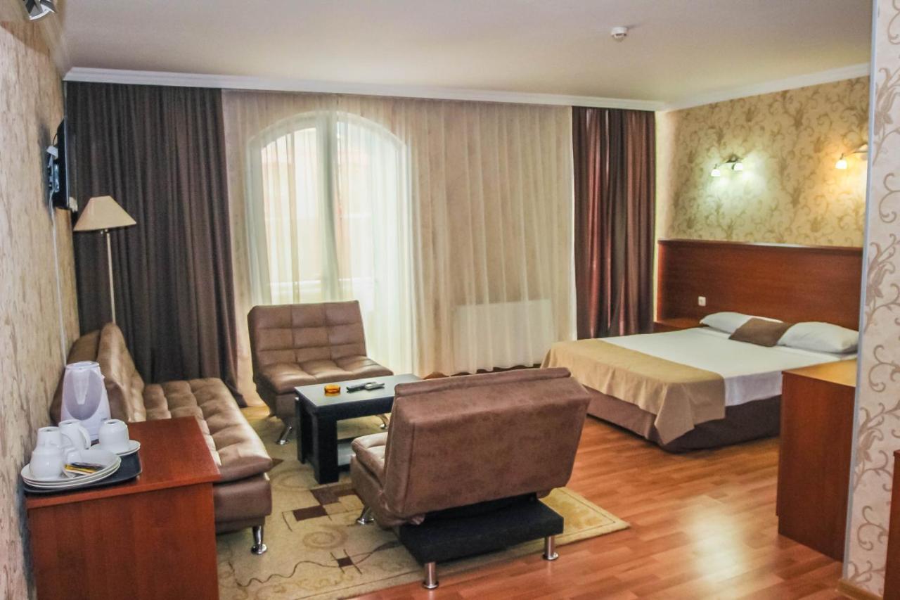 Hotel Istanbul Batumi Ngoại thất bức ảnh