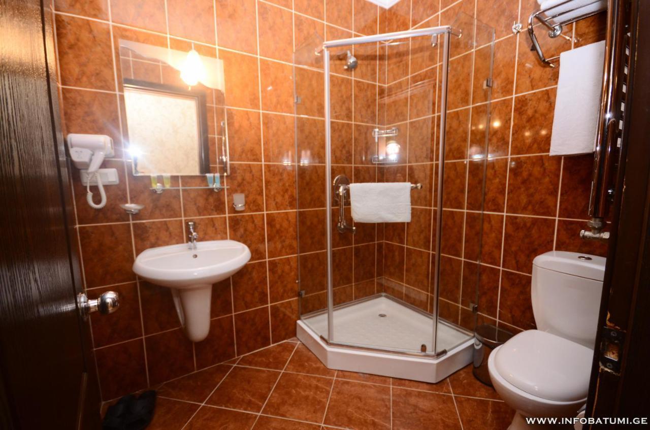 Hotel Istanbul Batumi Ngoại thất bức ảnh