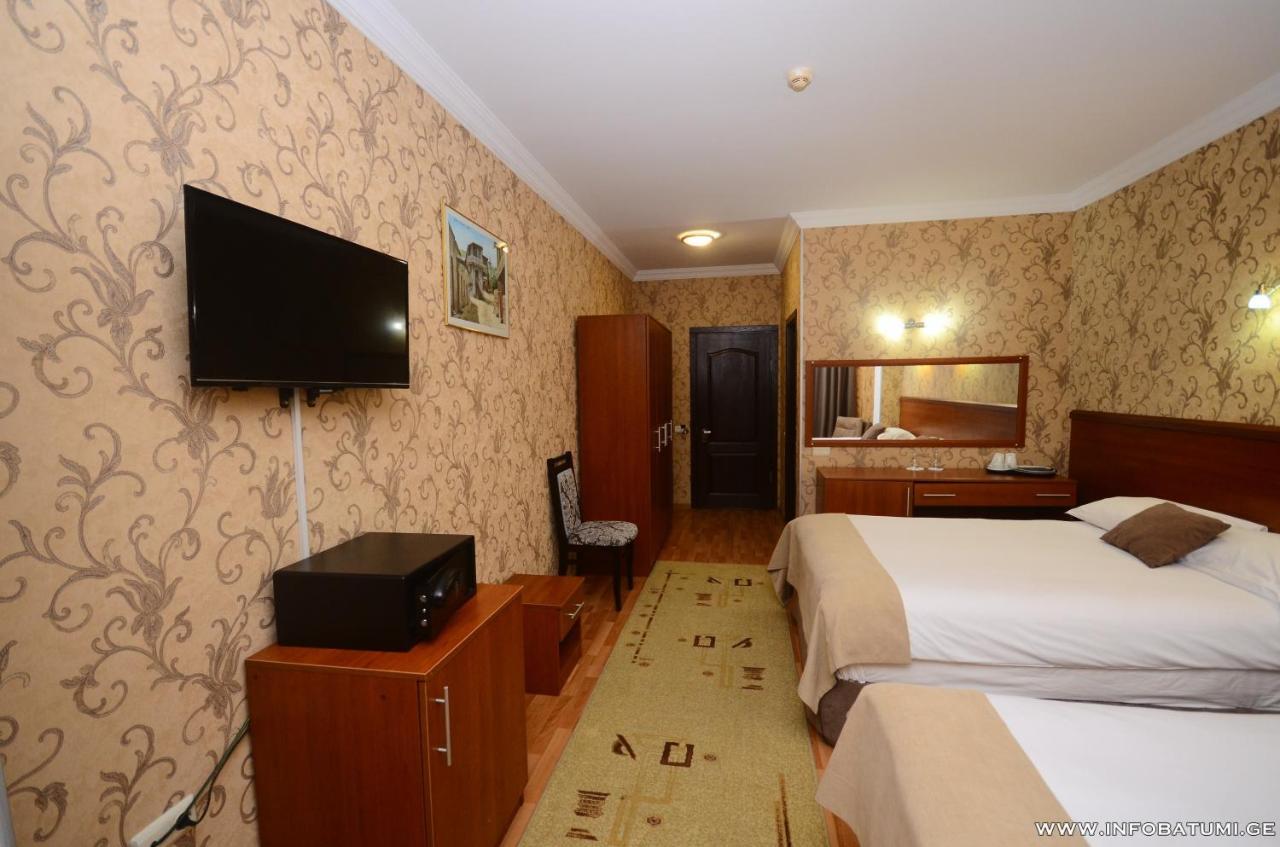 Hotel Istanbul Batumi Ngoại thất bức ảnh