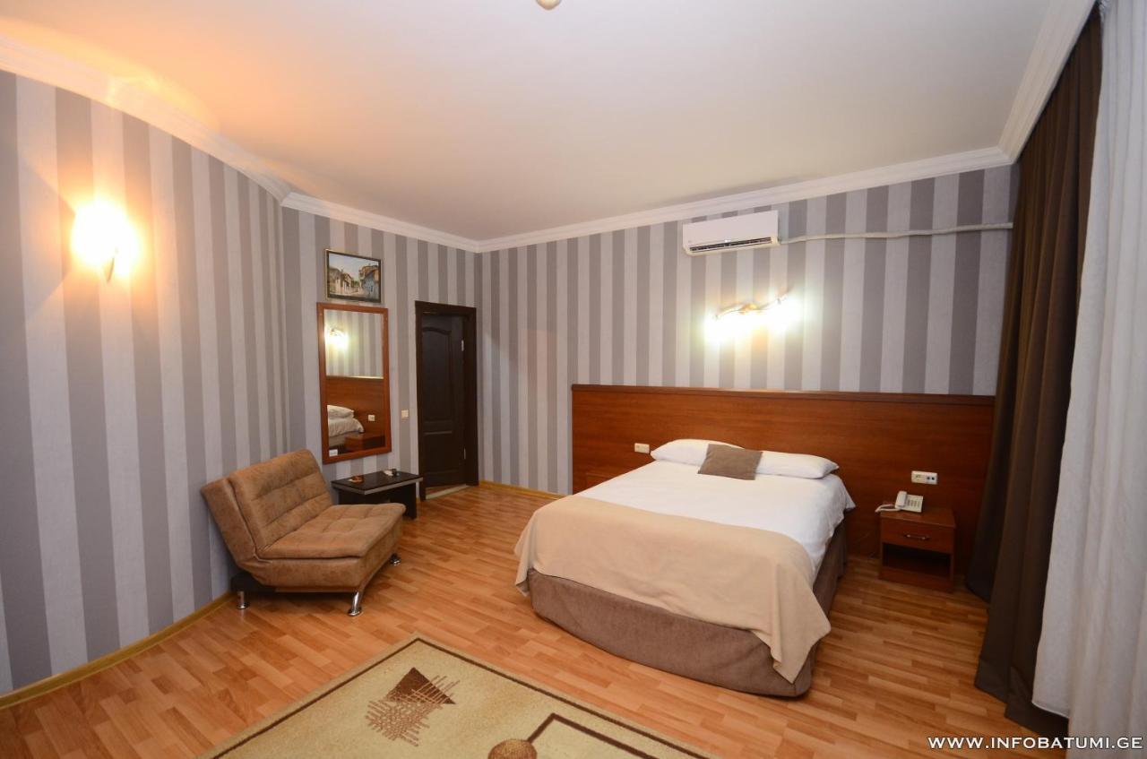Hotel Istanbul Batumi Ngoại thất bức ảnh