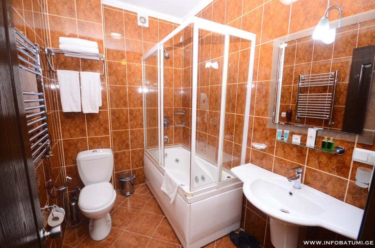 Hotel Istanbul Batumi Ngoại thất bức ảnh