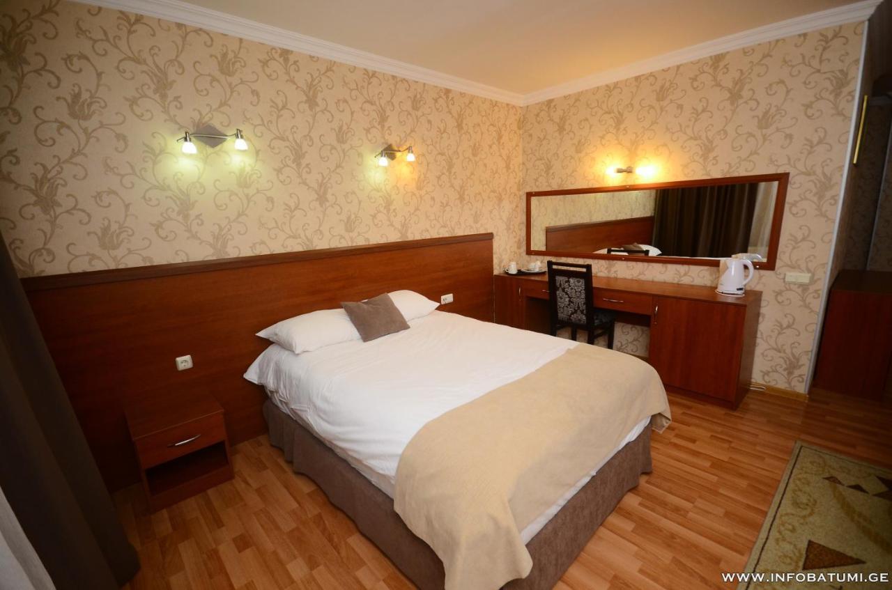 Hotel Istanbul Batumi Ngoại thất bức ảnh